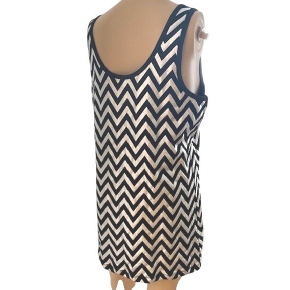 Women's 2XL Top Shirt Tank Metallic Silver Black Chevron City Indie Sleeze New - Picture 4 of 8